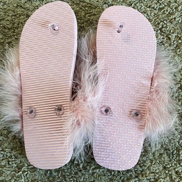 Fuzzy Slippers Size 7.5 in Pink - Picture 4 of 4